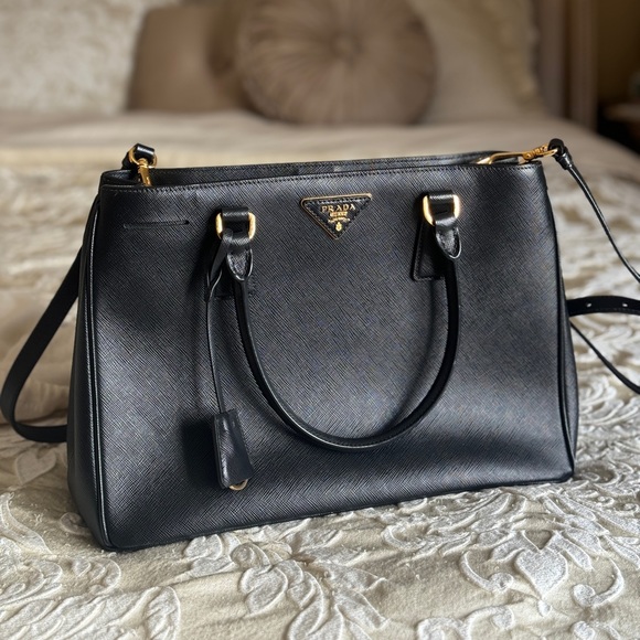 Prada Black handbag - Picture 1 of 11